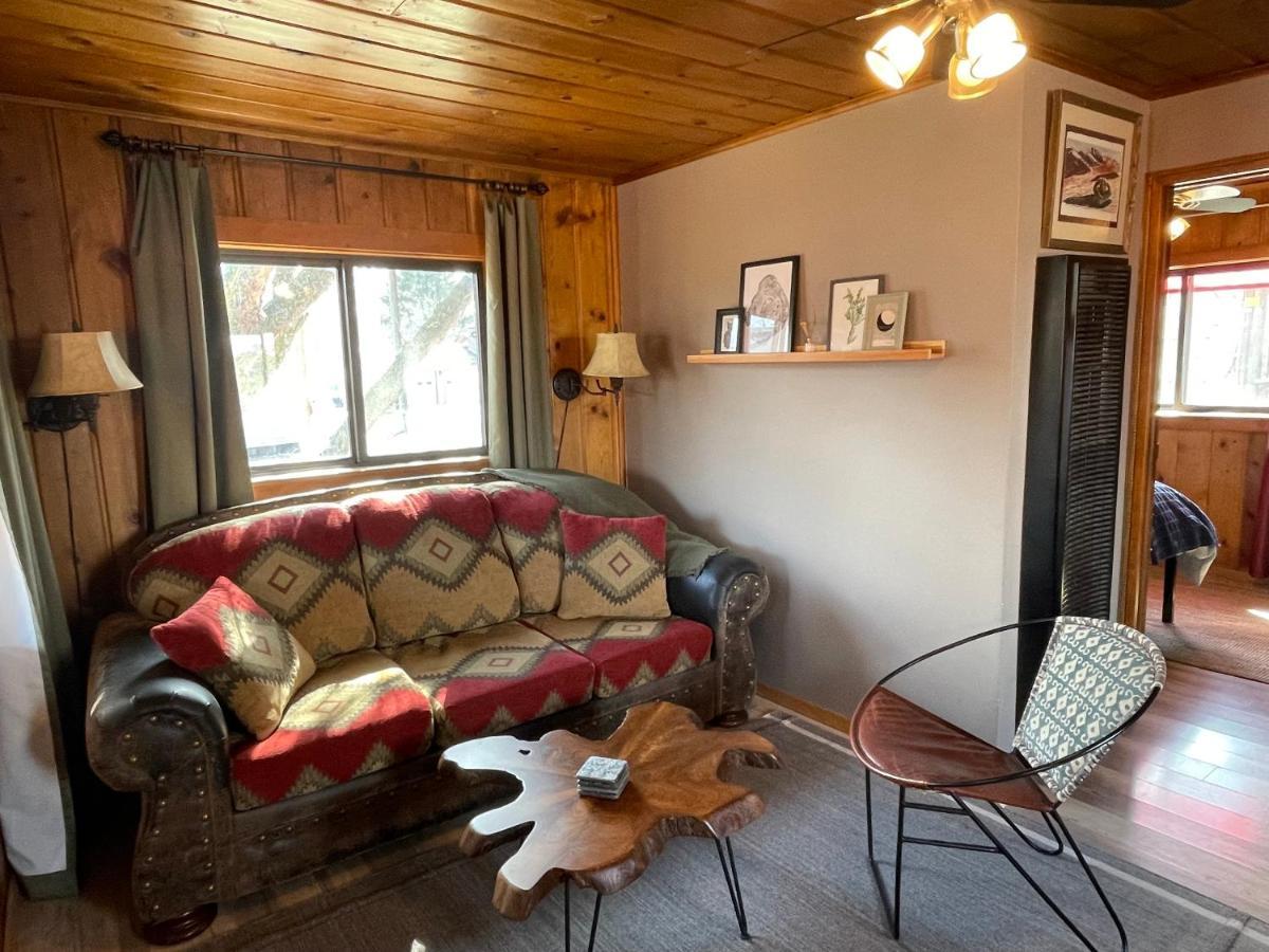 Lava Hideout Cabins Lava Hot Springs Εξωτερικό φωτογραφία